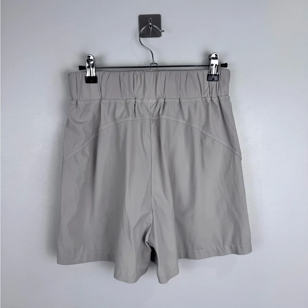 Alo Yoga Women‎ Athletic Short Size XS